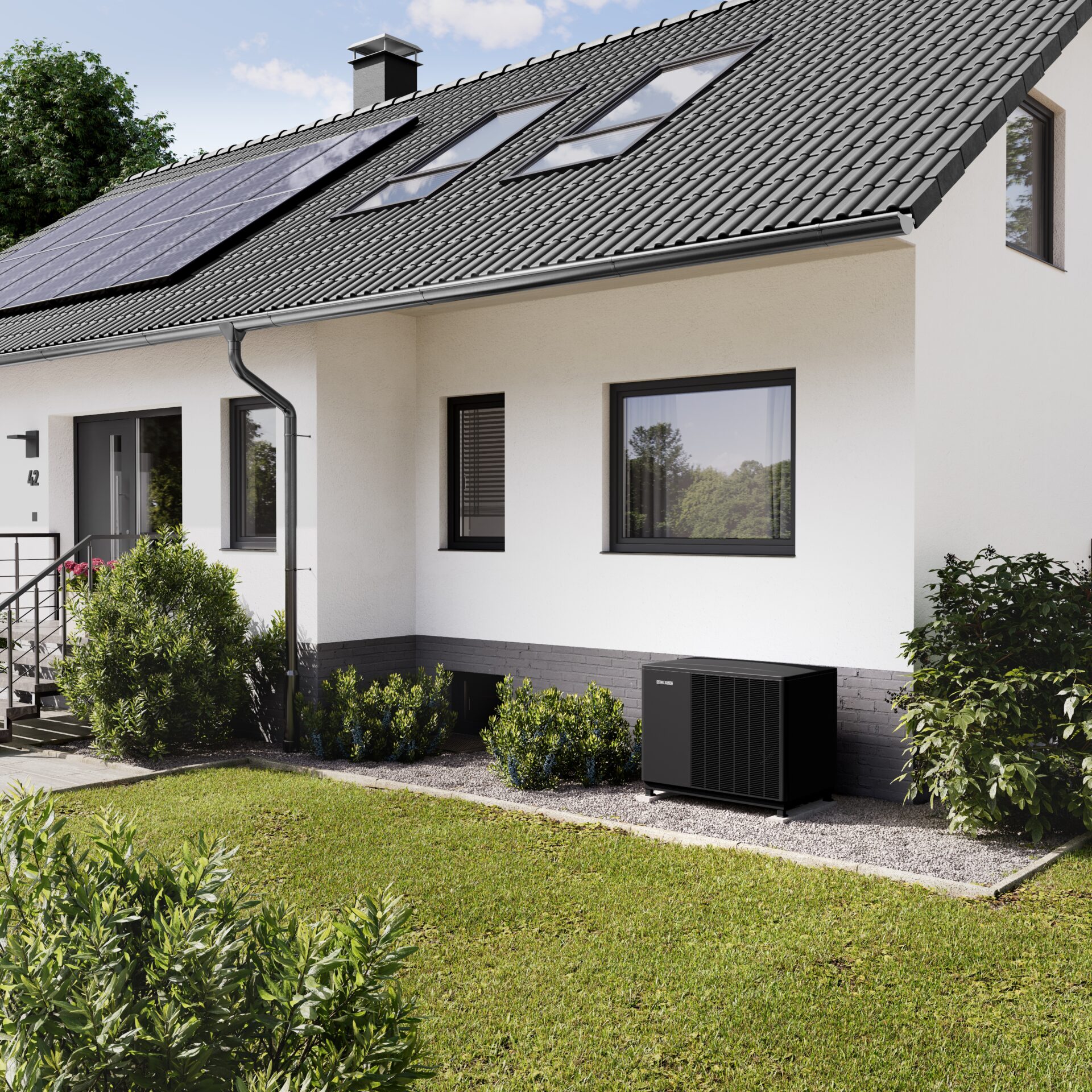 Huis met zonnepanelen en warmtepomp
